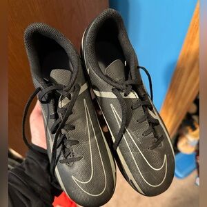 Youth soccer cleats